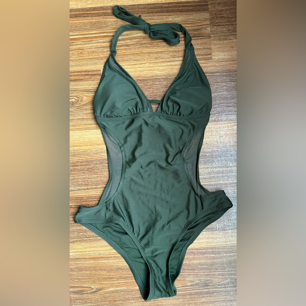 Shade and Shore one piece bathing suit! Size small